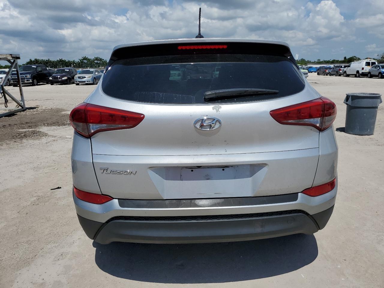 2017 HYUNDAI TUCSON SE photo 11
