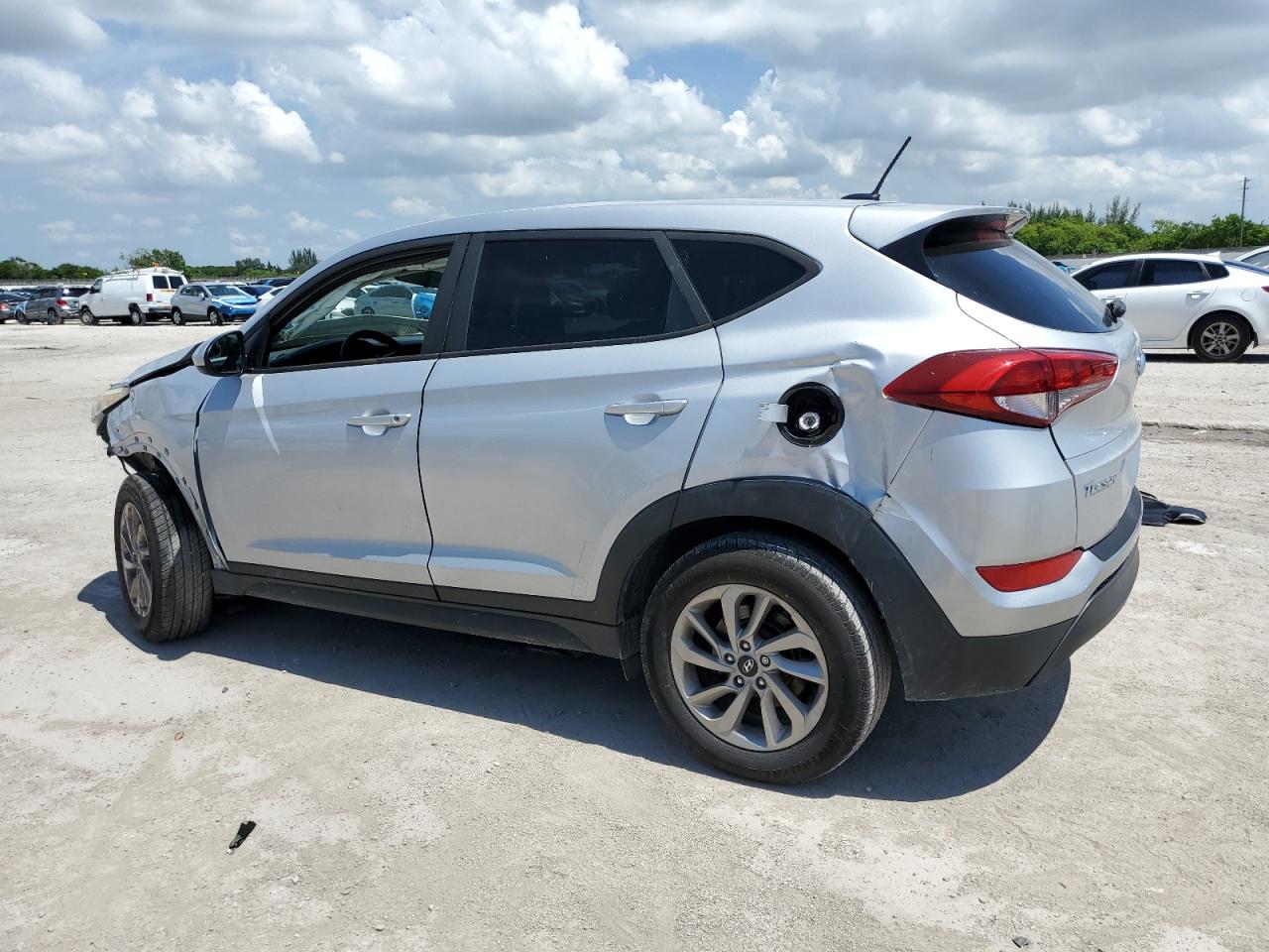 2017 HYUNDAI TUCSON SE photo 3