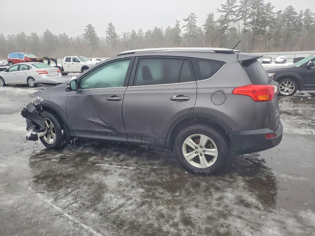 2014 TOYOTA RAV4 XLE photo 2