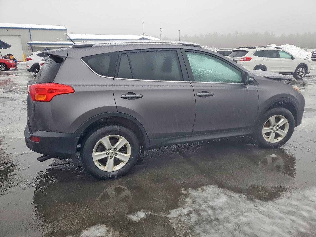 2014 TOYOTA RAV4 XLE photo 3