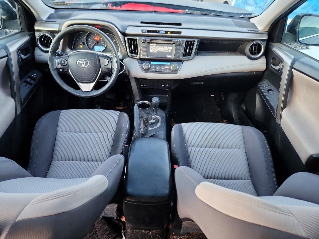 2014 TOYOTA RAV4 XLE photo 8