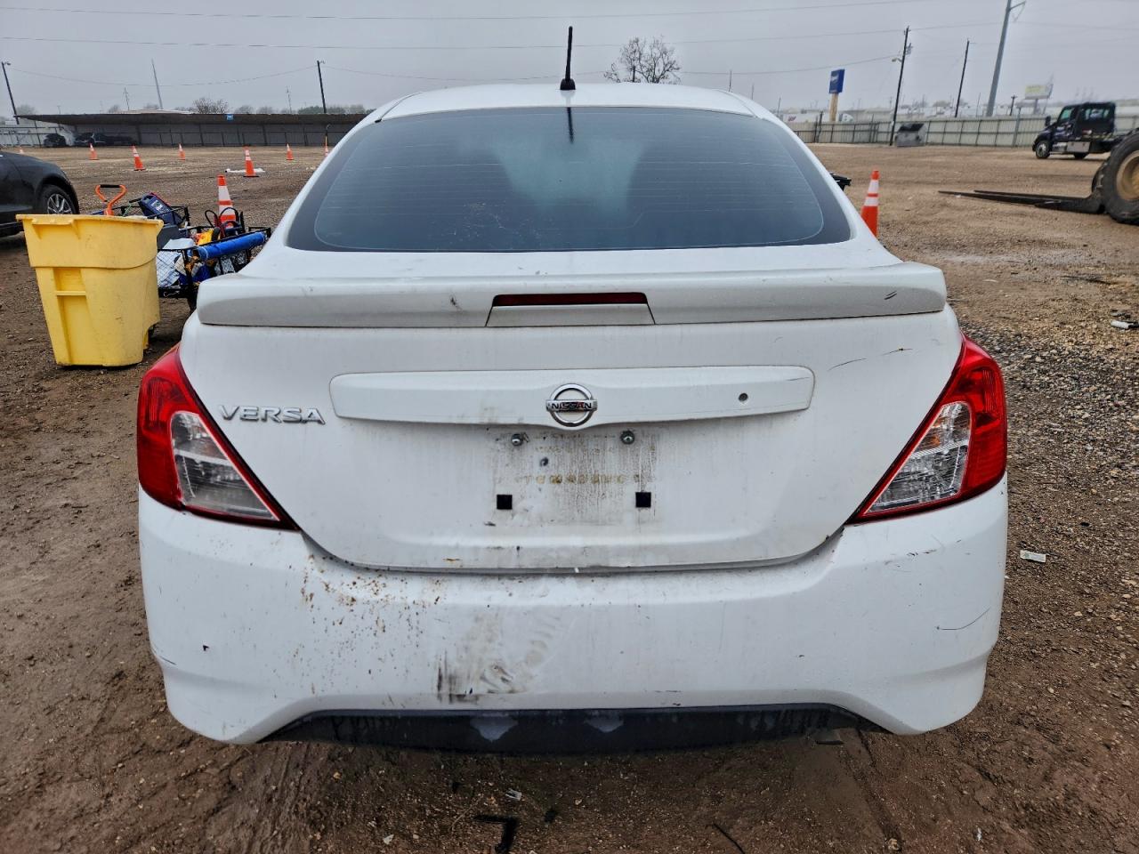 2018 NISSAN VERSA S photo 6