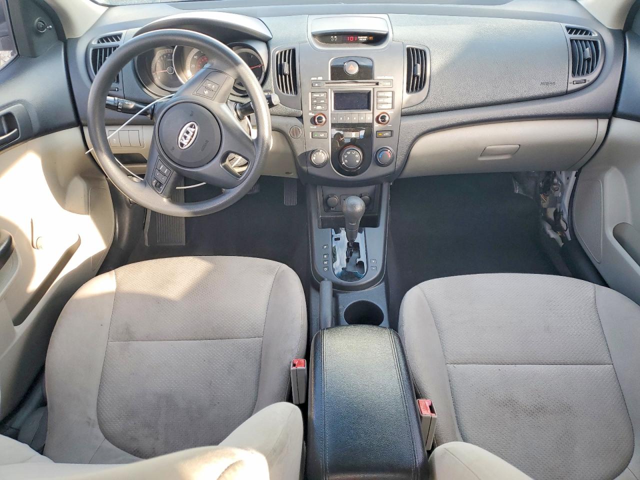 2010 KIA FORTE LX photo 8