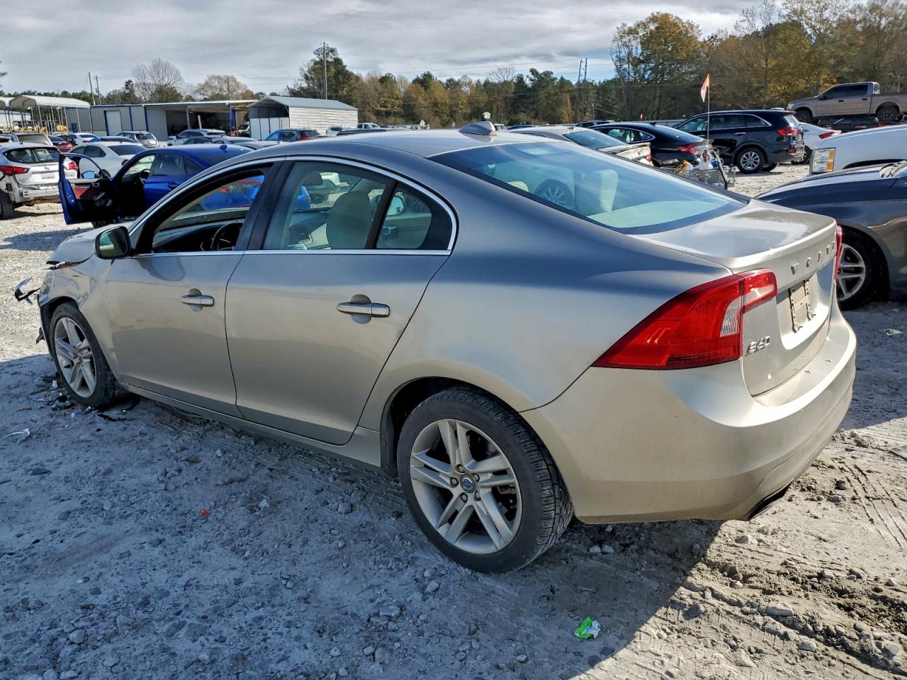 2015 VOLVO S60 PREMIER photo 3