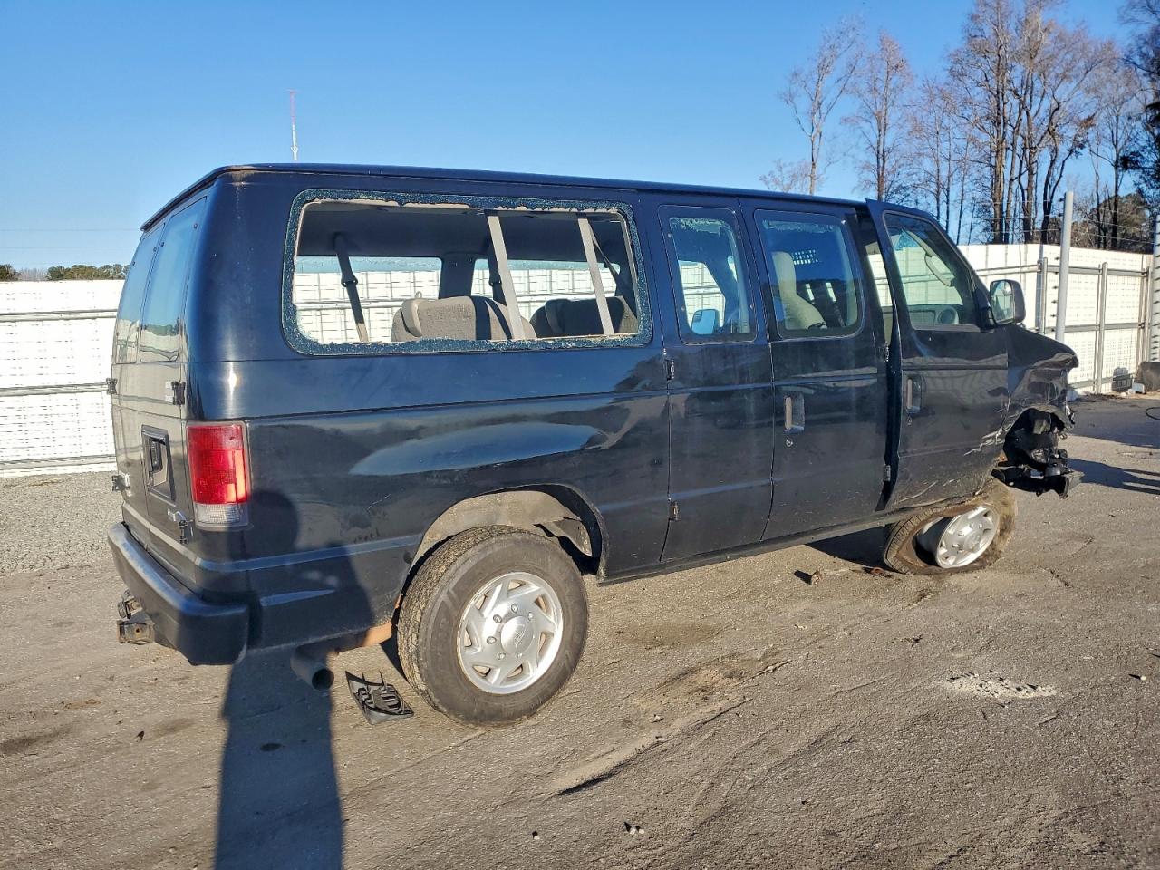 2011 FORD ECONOLINE E150 WAGON photo 5
