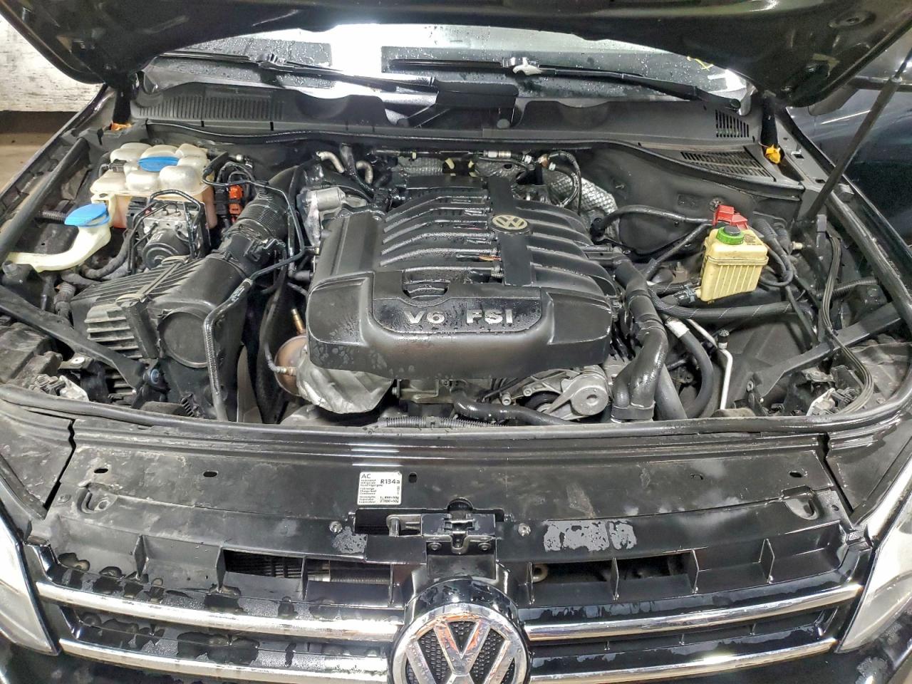 2012 VOLKSWAGEN TOUAREG V6 photo 21