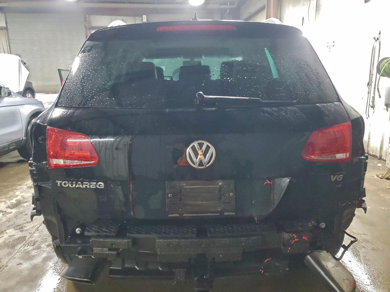 2012 VOLKSWAGEN TOUAREG V6 photo 11