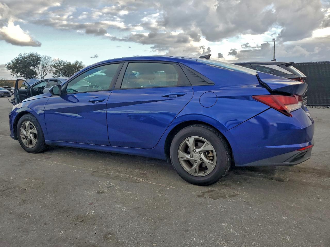 2021 HYUNDAI ELANTRA SE photo 2