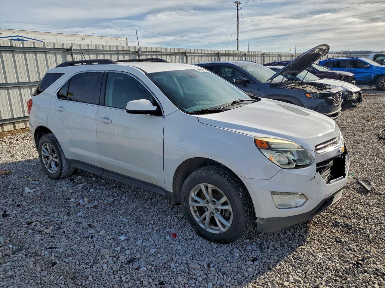 2017 CHEVROLET EQUINOX LT photo 4