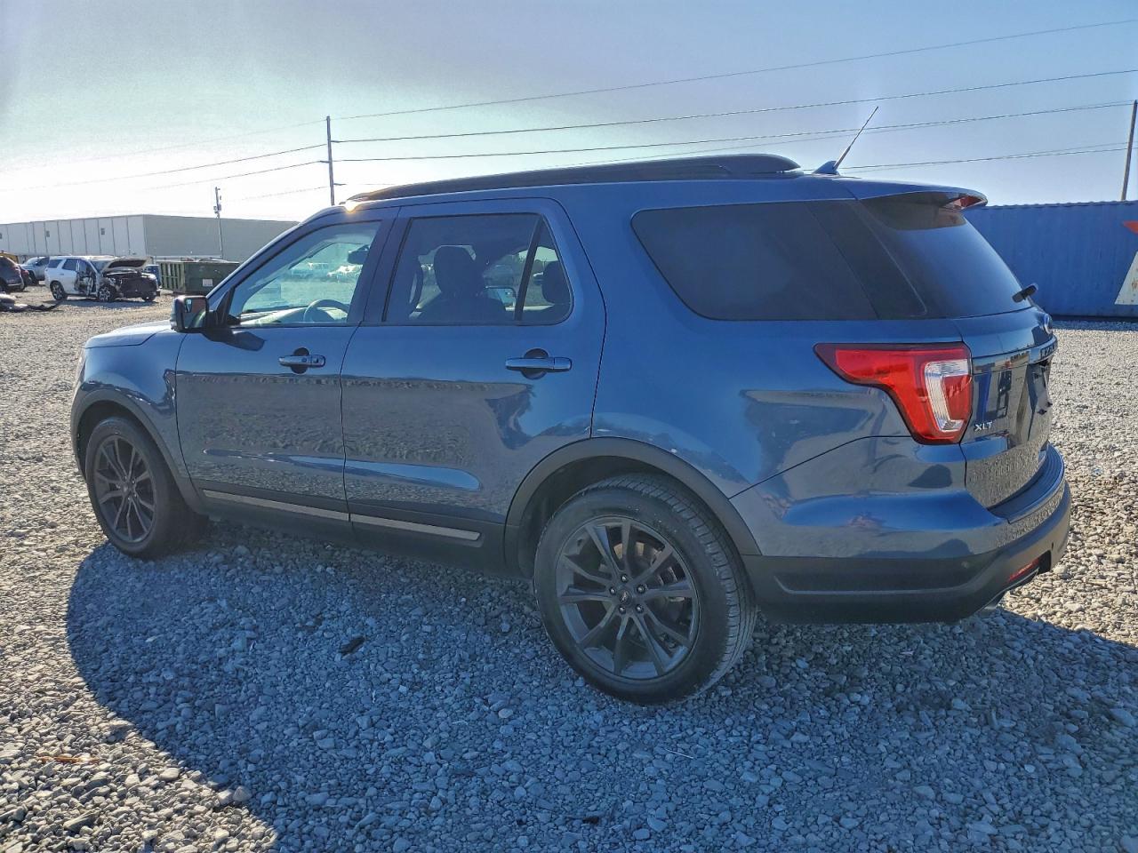 2018 FORD EXPLORER XLT photo 3