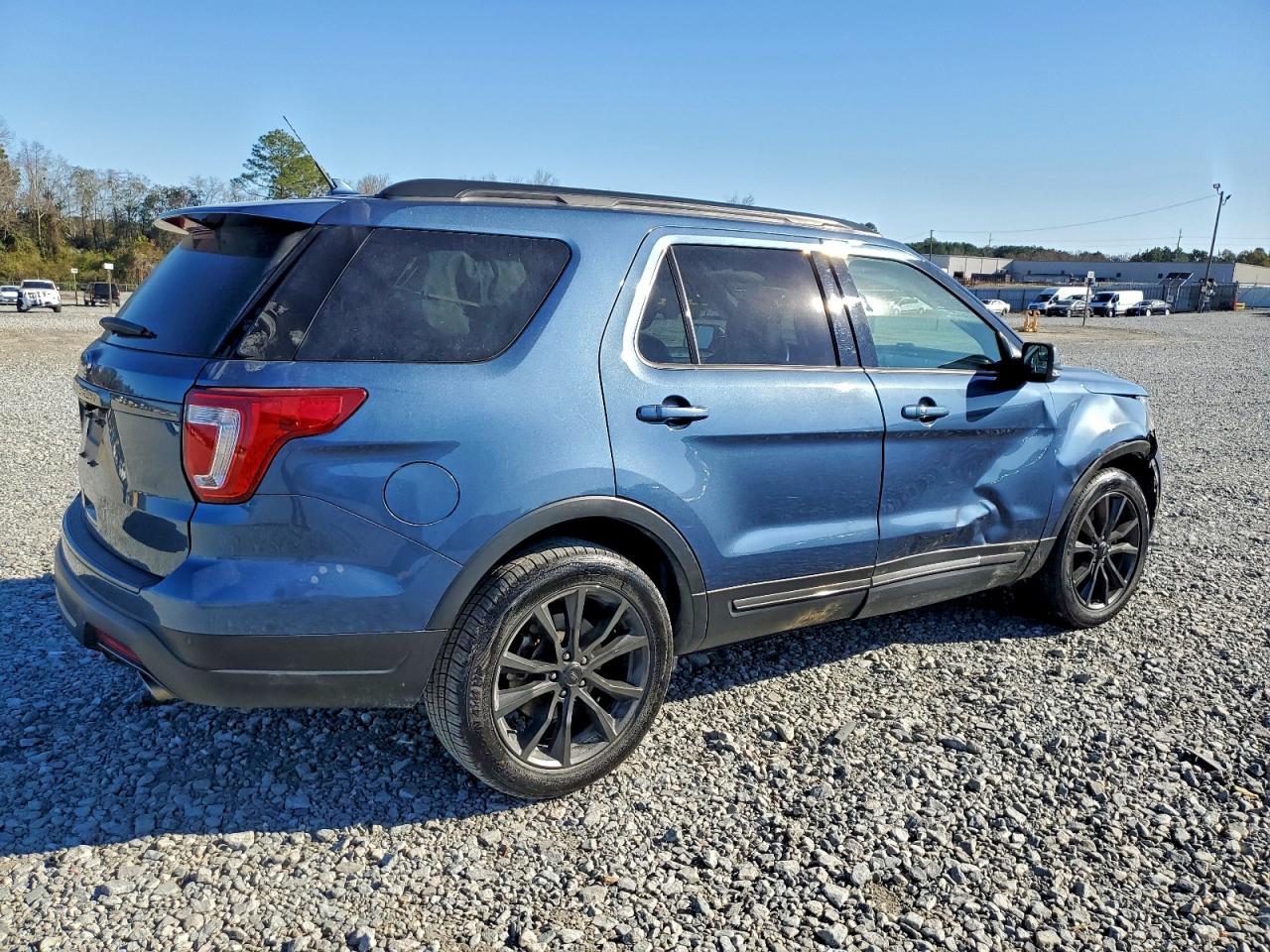 2018 FORD EXPLORER XLT photo 5