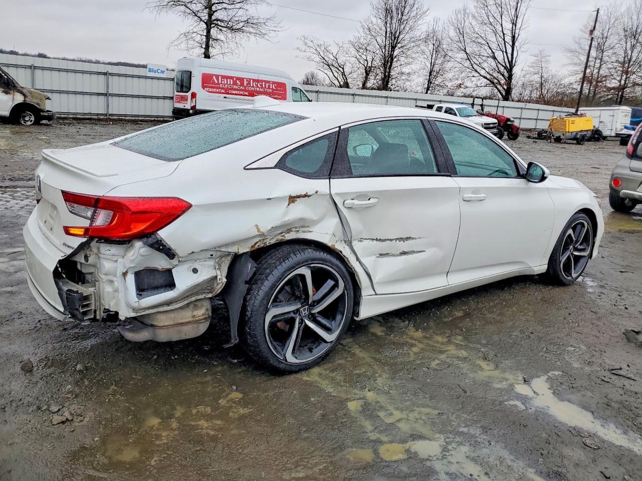 2018 HONDA ACCORD SPORT photo 3