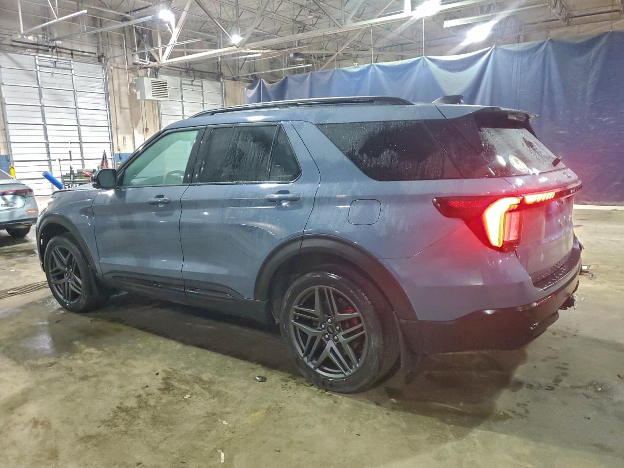 2025 FORD EXPLORER ST-LINE photo 2