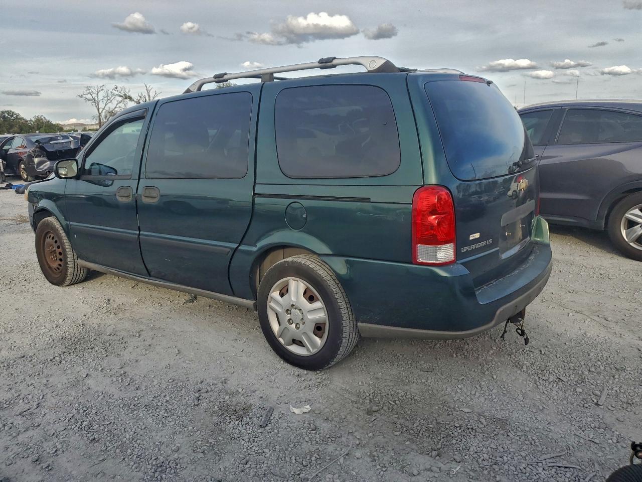 2006 CHEVROLET UPLANDER LS photo 2