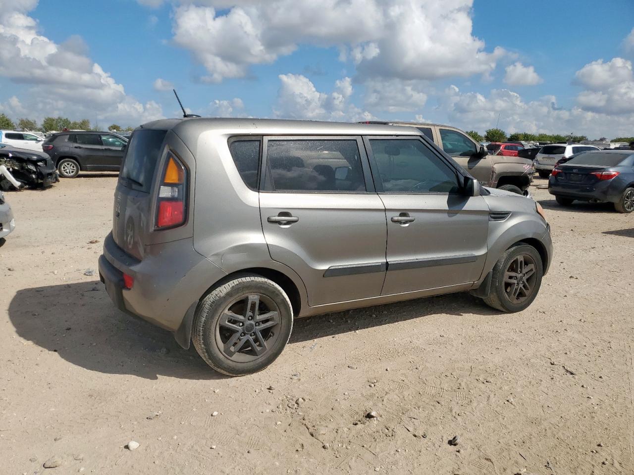 2011 KIA SOUL + photo 3