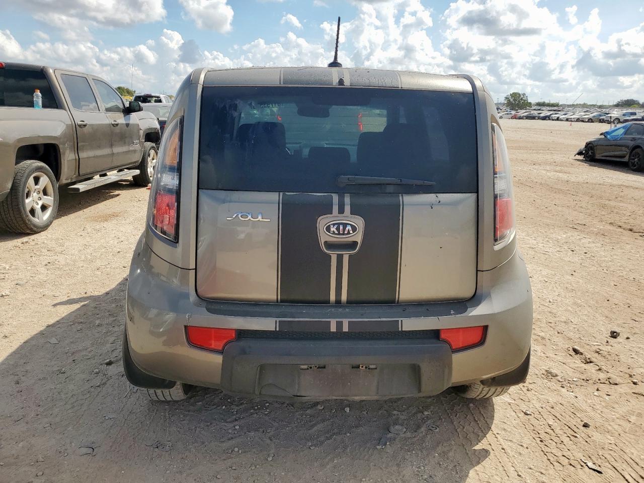 2011 KIA SOUL + photo 6