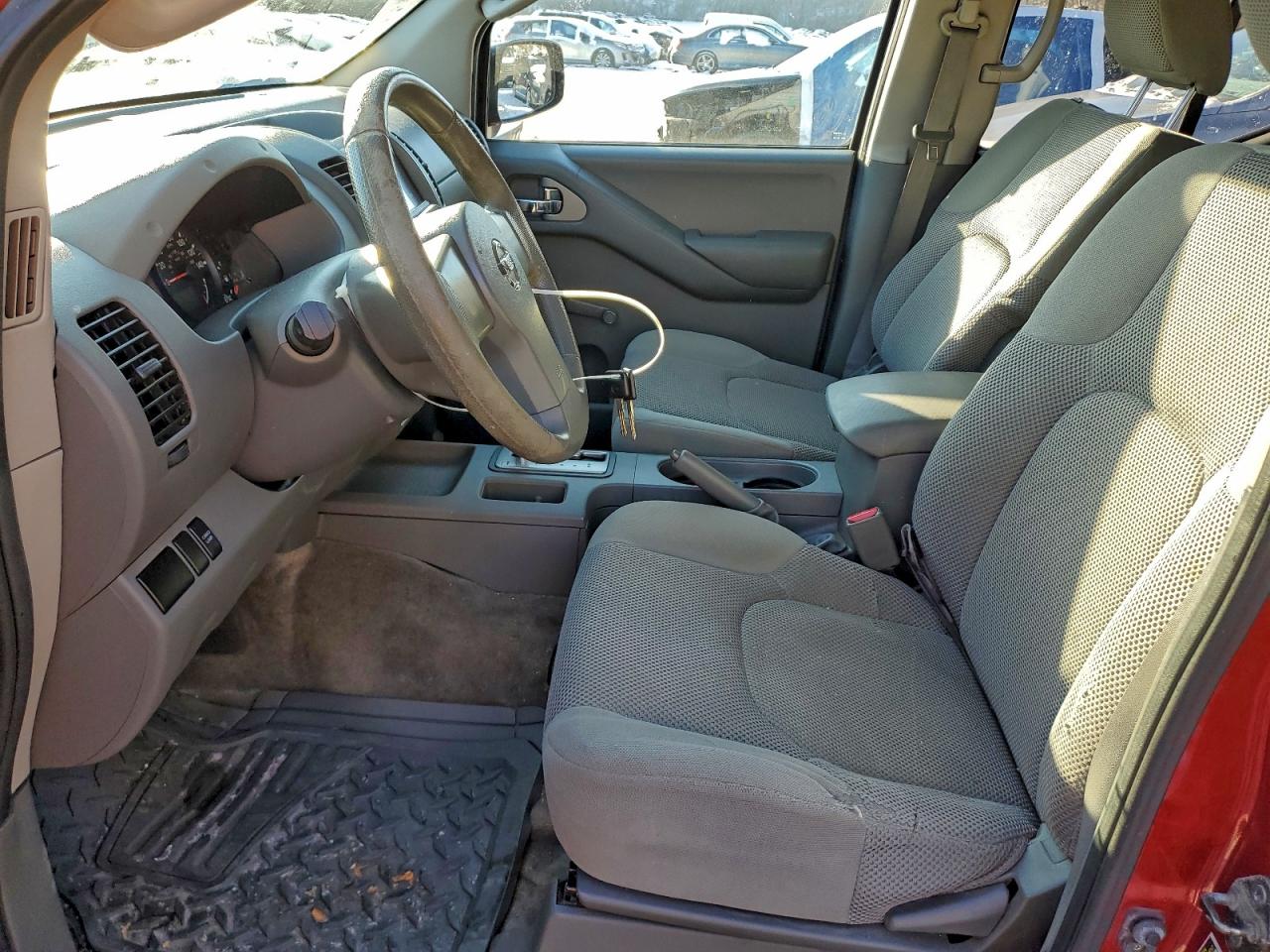 2011 NISSAN FRONTIER S photo 13