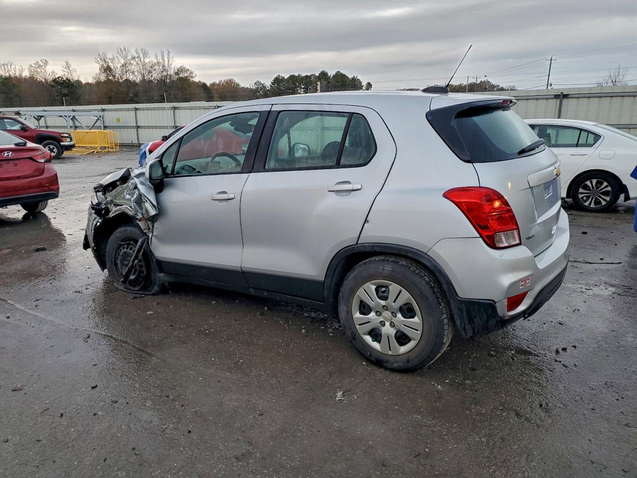 2017 CHEVROLET TRAX LS photo 2