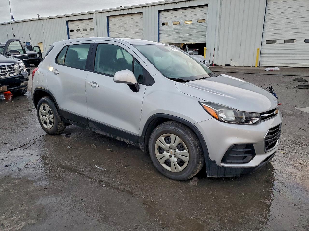 2017 CHEVROLET TRAX LS photo 4