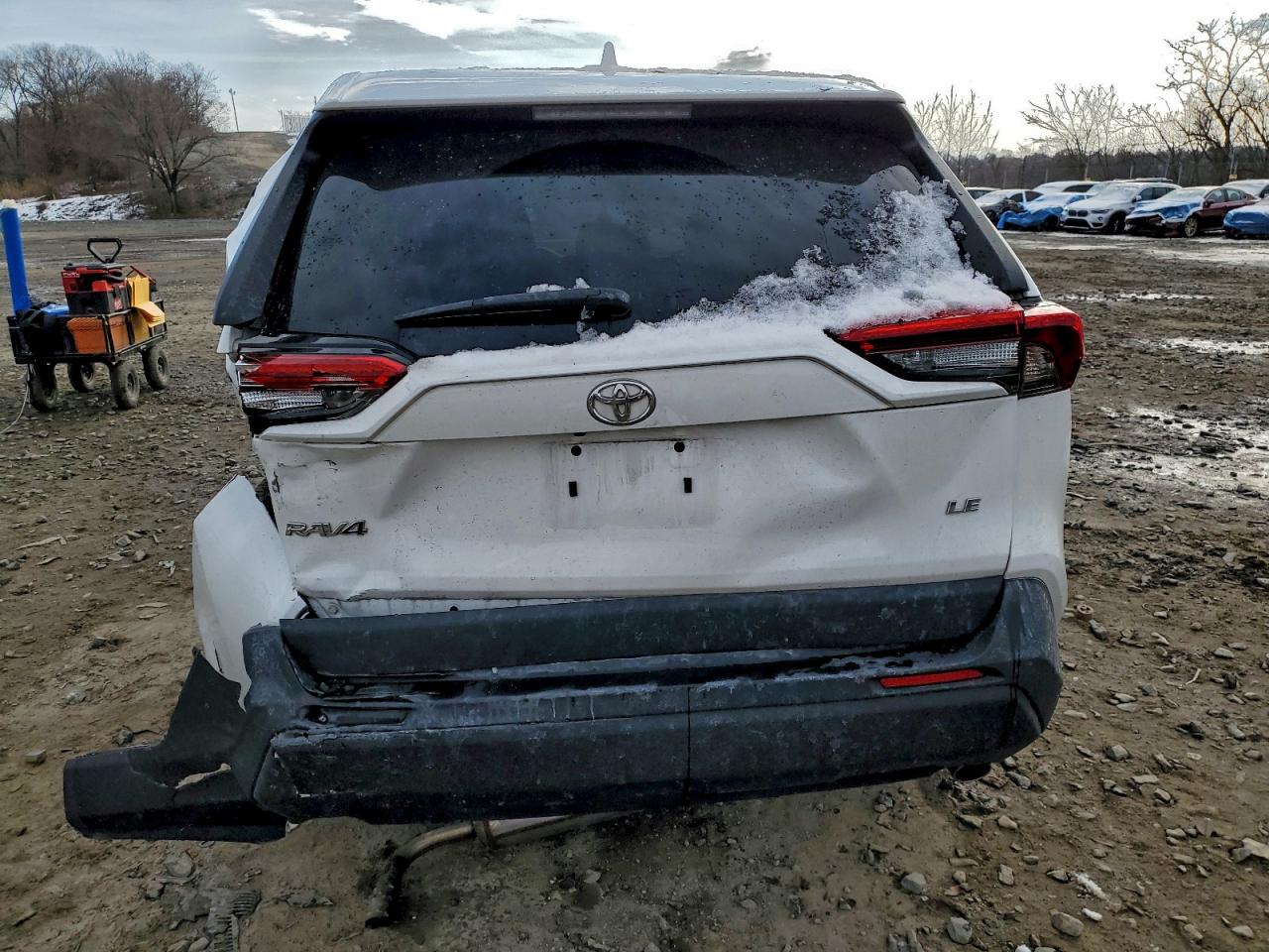 2022 TOYOTA RAV4 LE photo 6