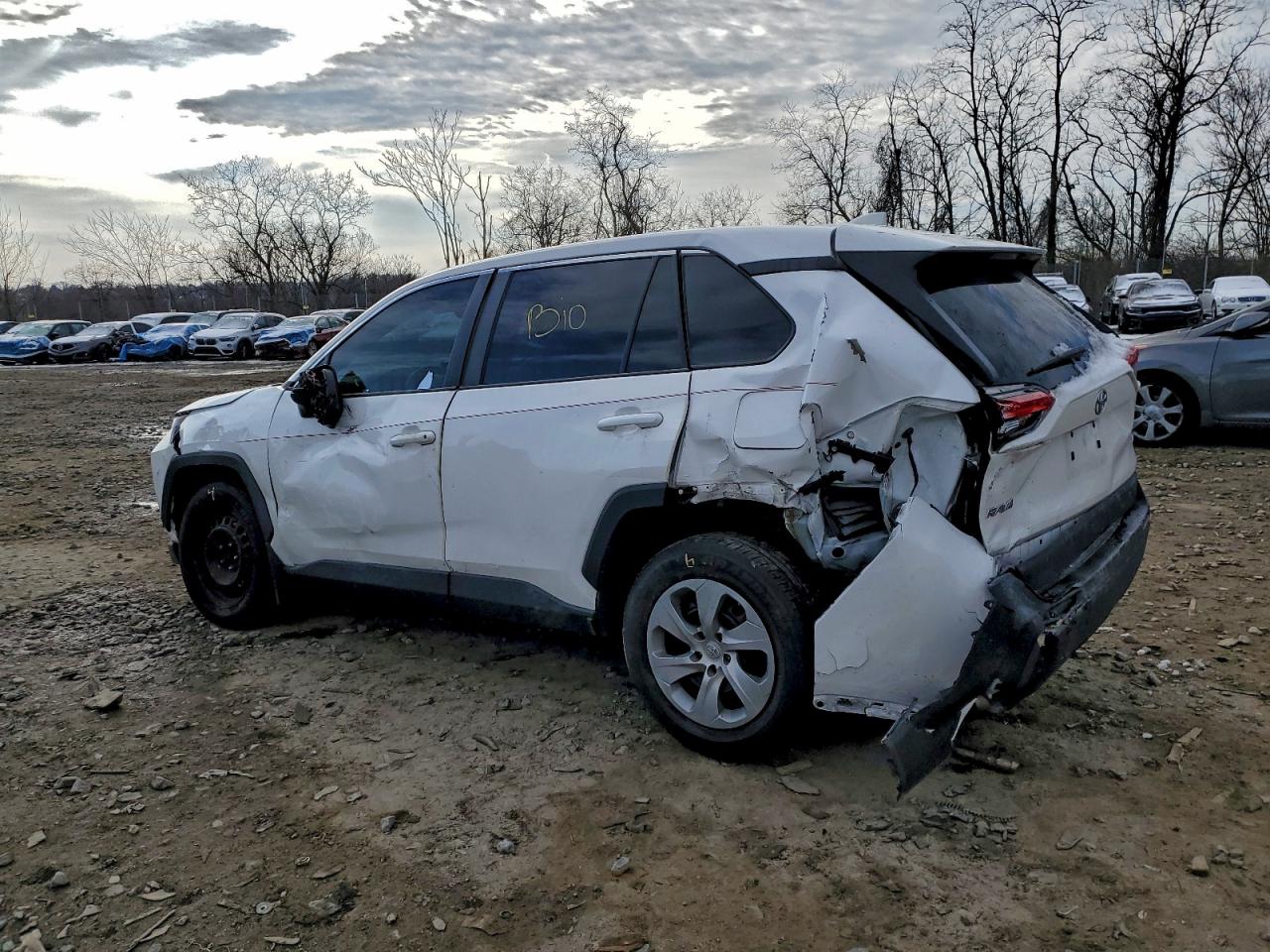 2022 TOYOTA RAV4 LE photo 2