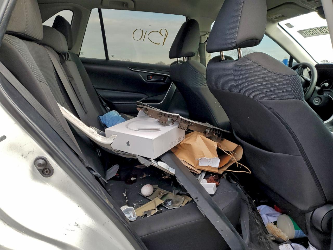 2022 TOYOTA RAV4 LE photo 11