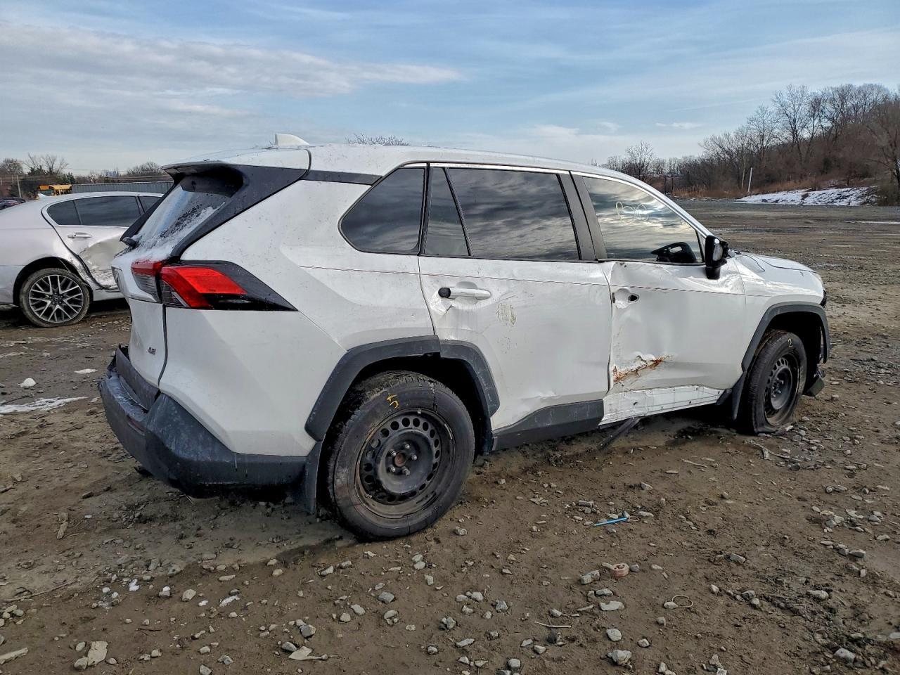 2022 TOYOTA RAV4 LE photo 3