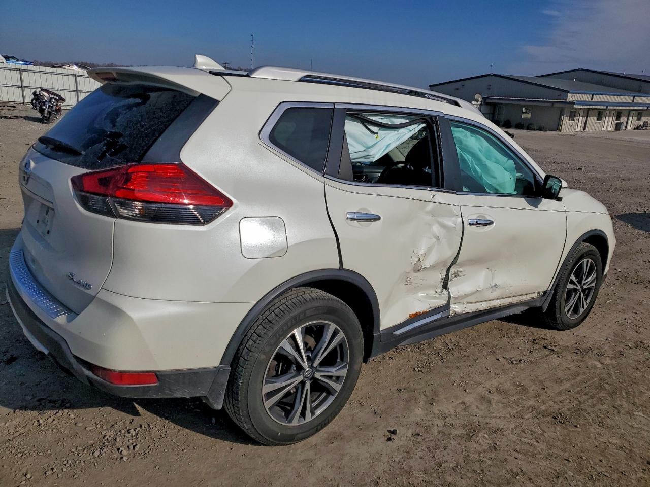 2017 NISSAN ROGUE SV photo 5