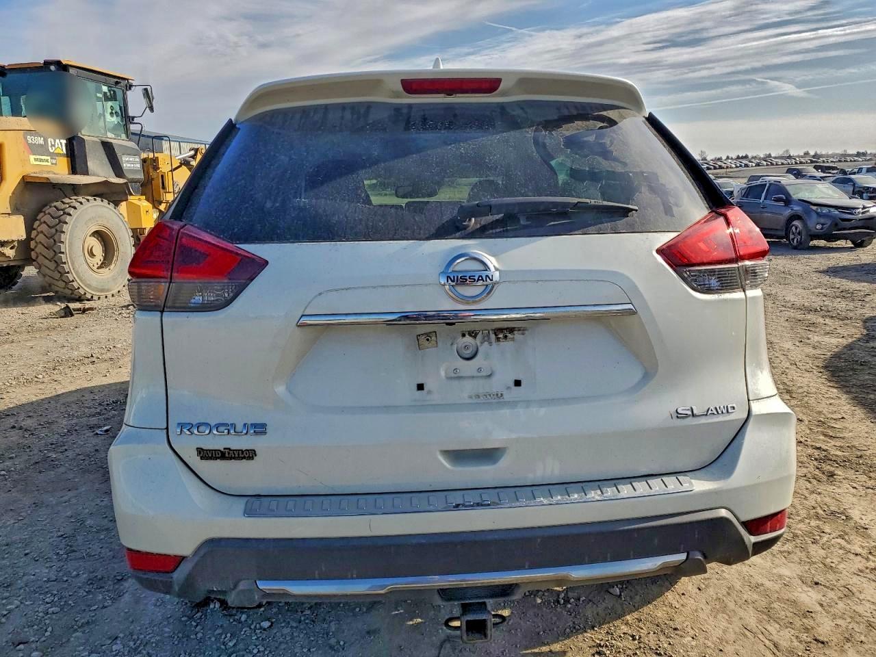 2017 NISSAN ROGUE SV photo 11