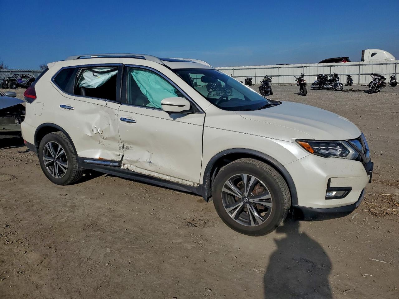 2017 NISSAN ROGUE SV photo 7