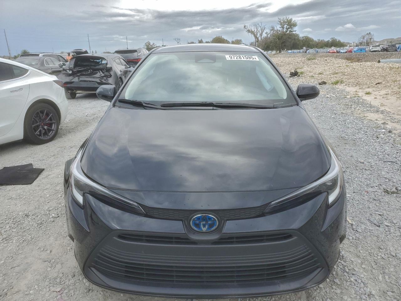 2025 TOYOTA COROLLA LE photo 13