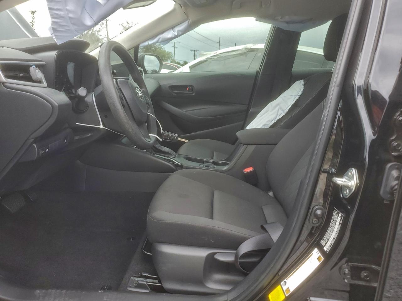 2025 TOYOTA COROLLA LE photo 19