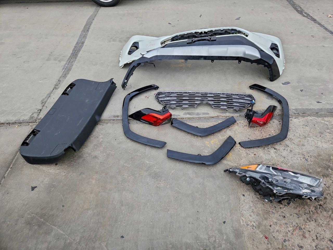 2019 TOYOTA RAV4 XSE photo 13