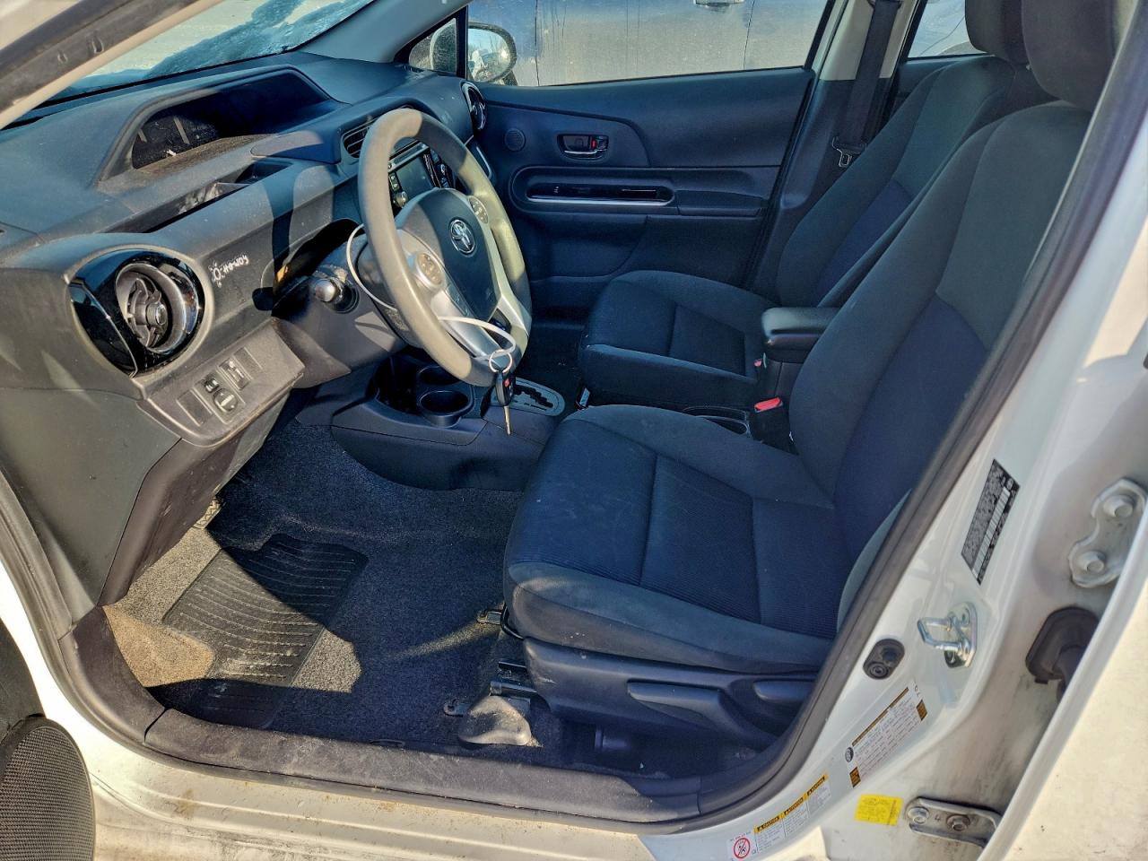 2015 TOYOTA PRIUS C photo 7