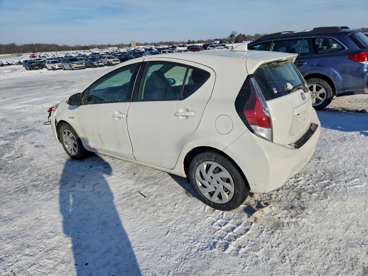 2015 TOYOTA PRIUS C photo 2