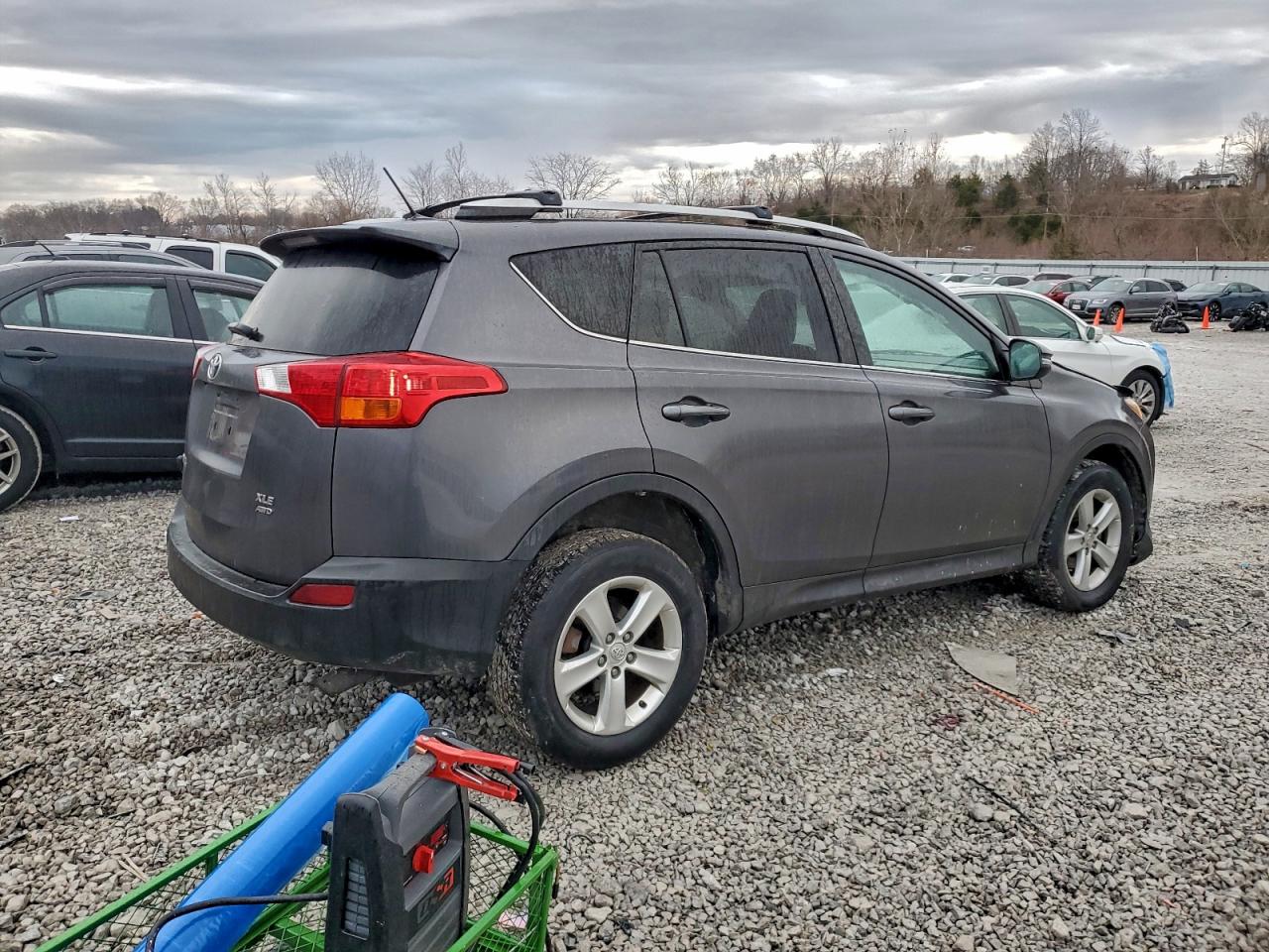 2013 TOYOTA RAV4 XLE photo 7