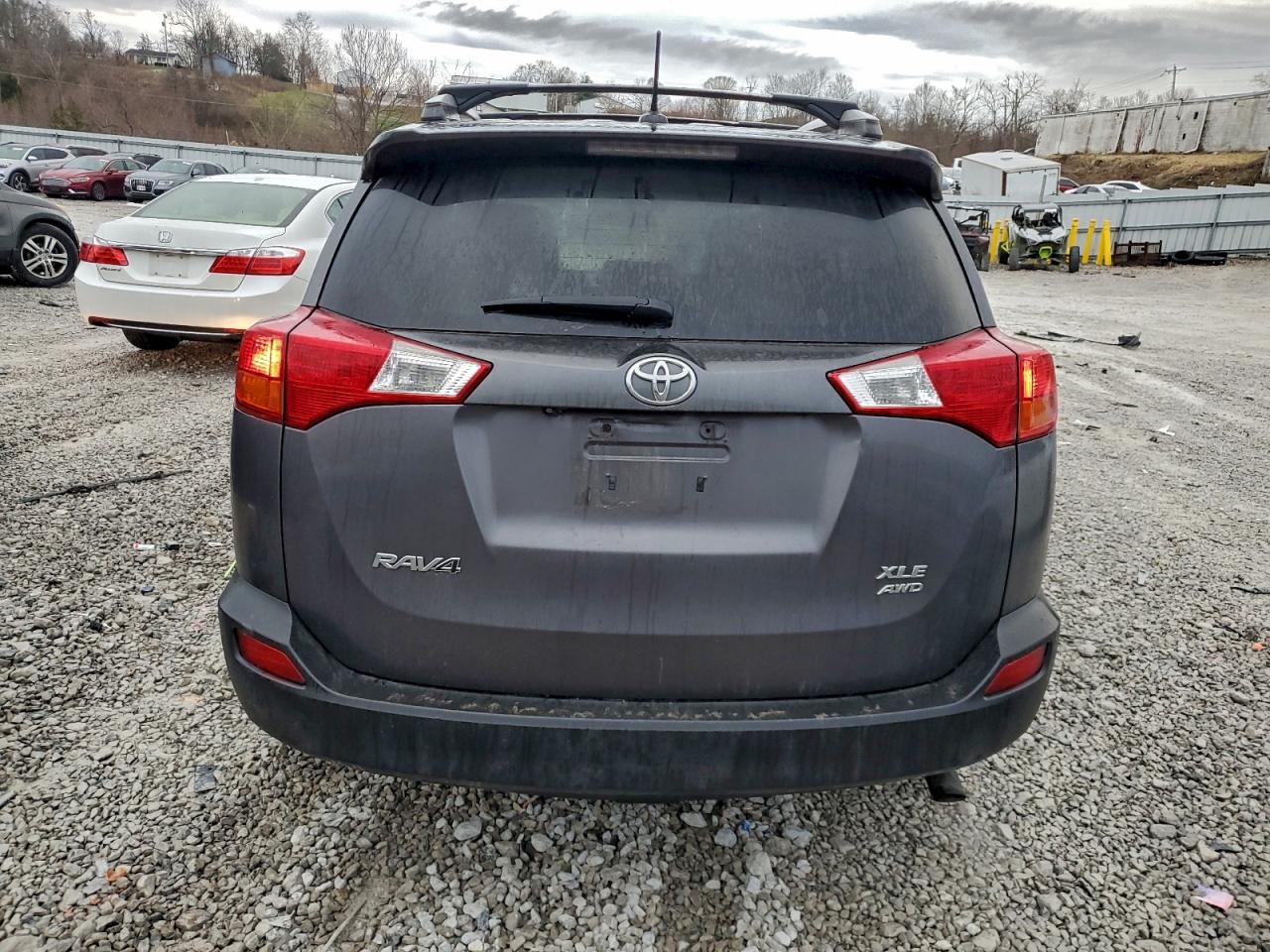 2013 TOYOTA RAV4 XLE photo 16