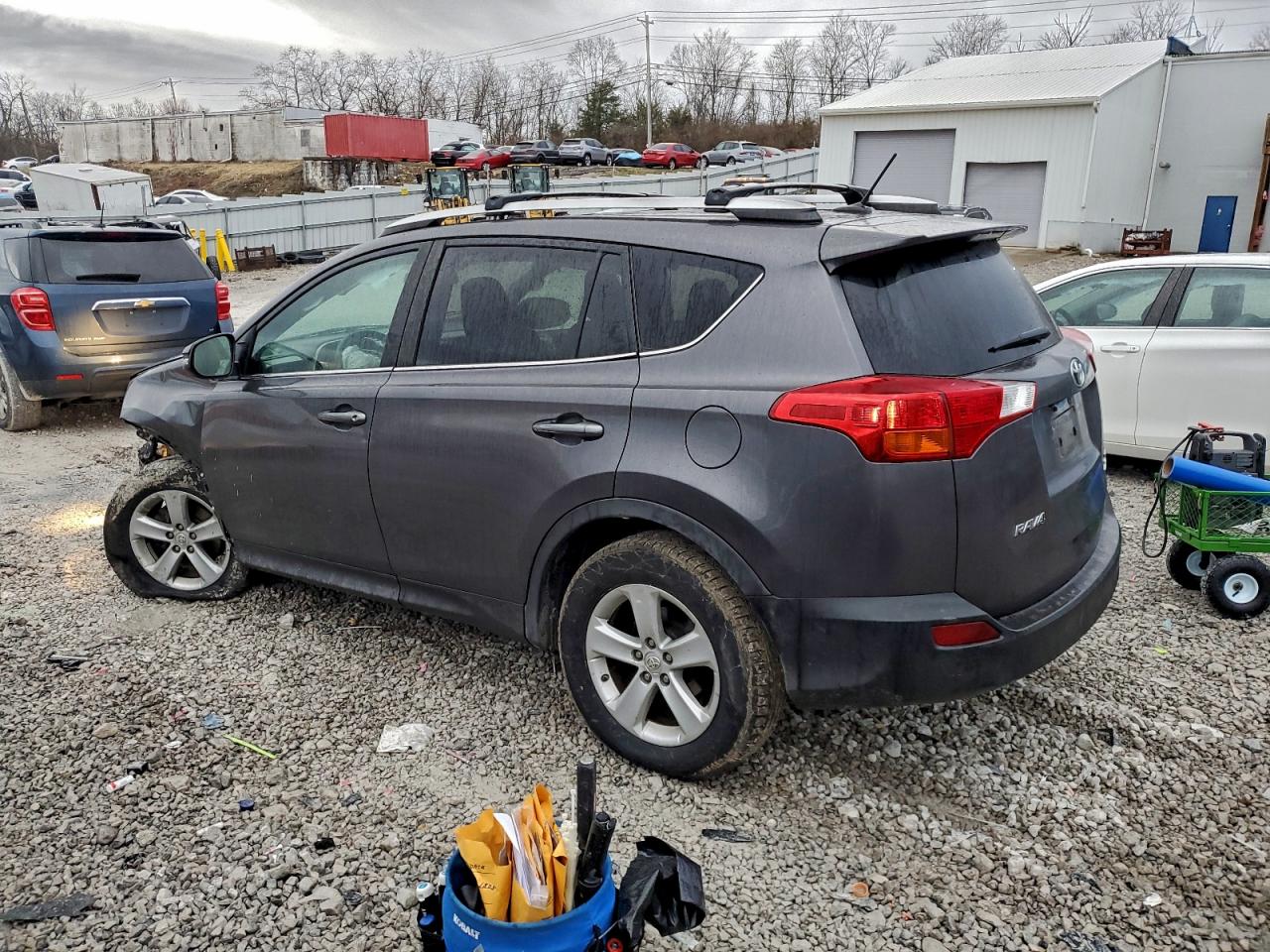 2013 TOYOTA RAV4 XLE photo 4
