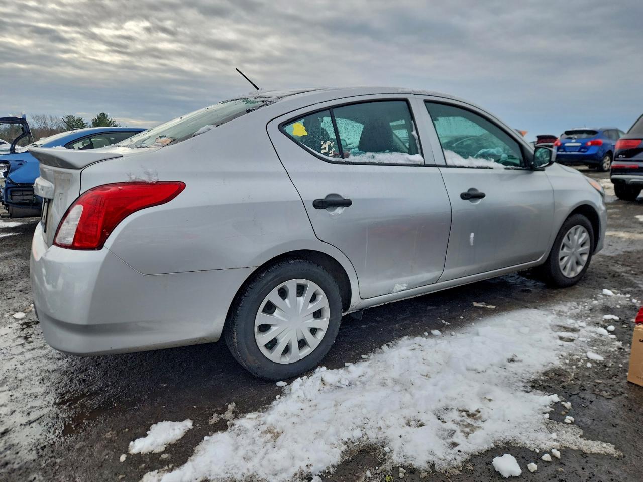 2019 NISSAN VERSA S photo 9
