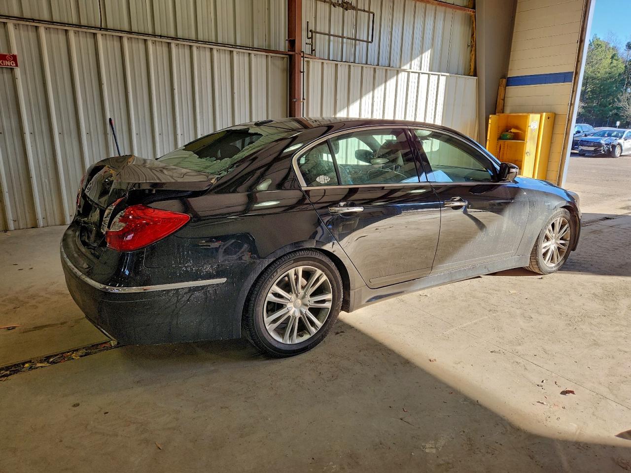 2012 HYUNDAI GENESIS 3.8L photo 3