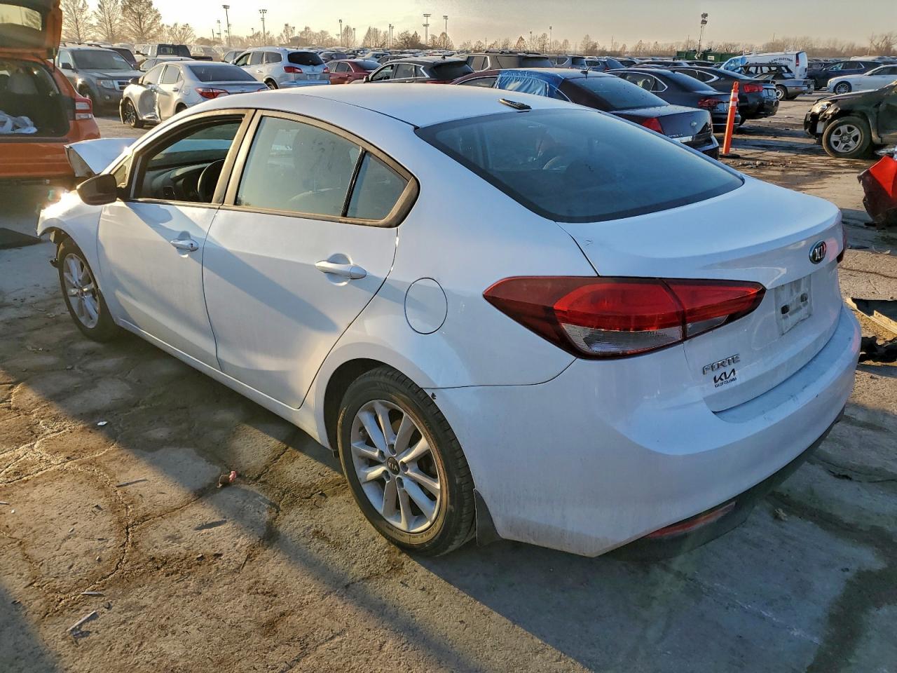2017 KIA FORTE LX photo 3