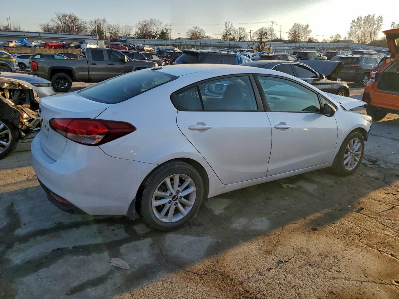 2017 KIA FORTE LX photo 5
