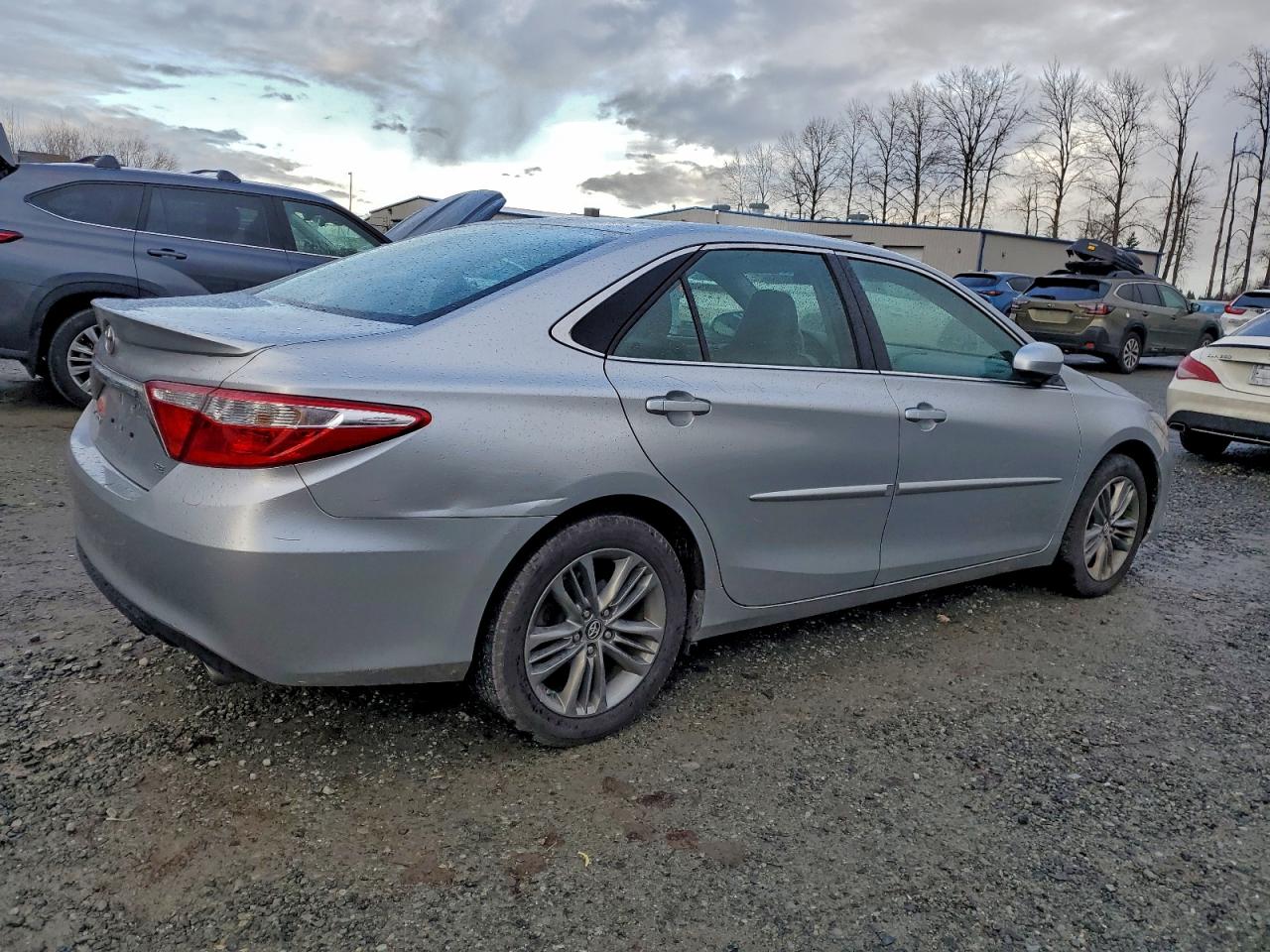 2017 TOYOTA CAMRY LE photo 3