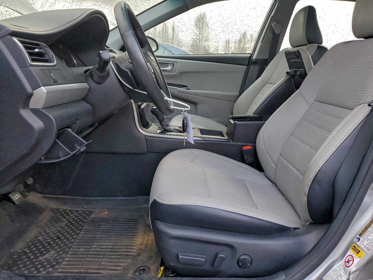 2017 TOYOTA CAMRY LE photo 7