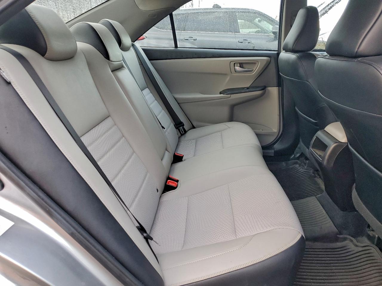 2017 TOYOTA CAMRY LE photo 10