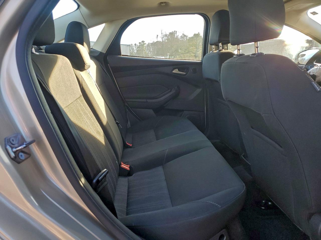 2017 FORD FOCUS SEL photo 19