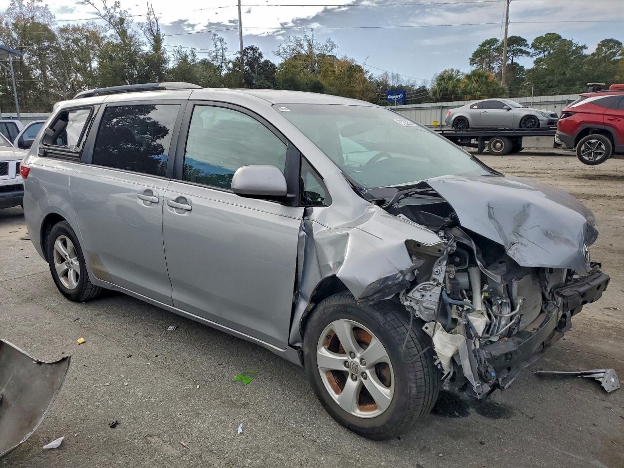 2015 TOYOTA SIENNA LE photo 10