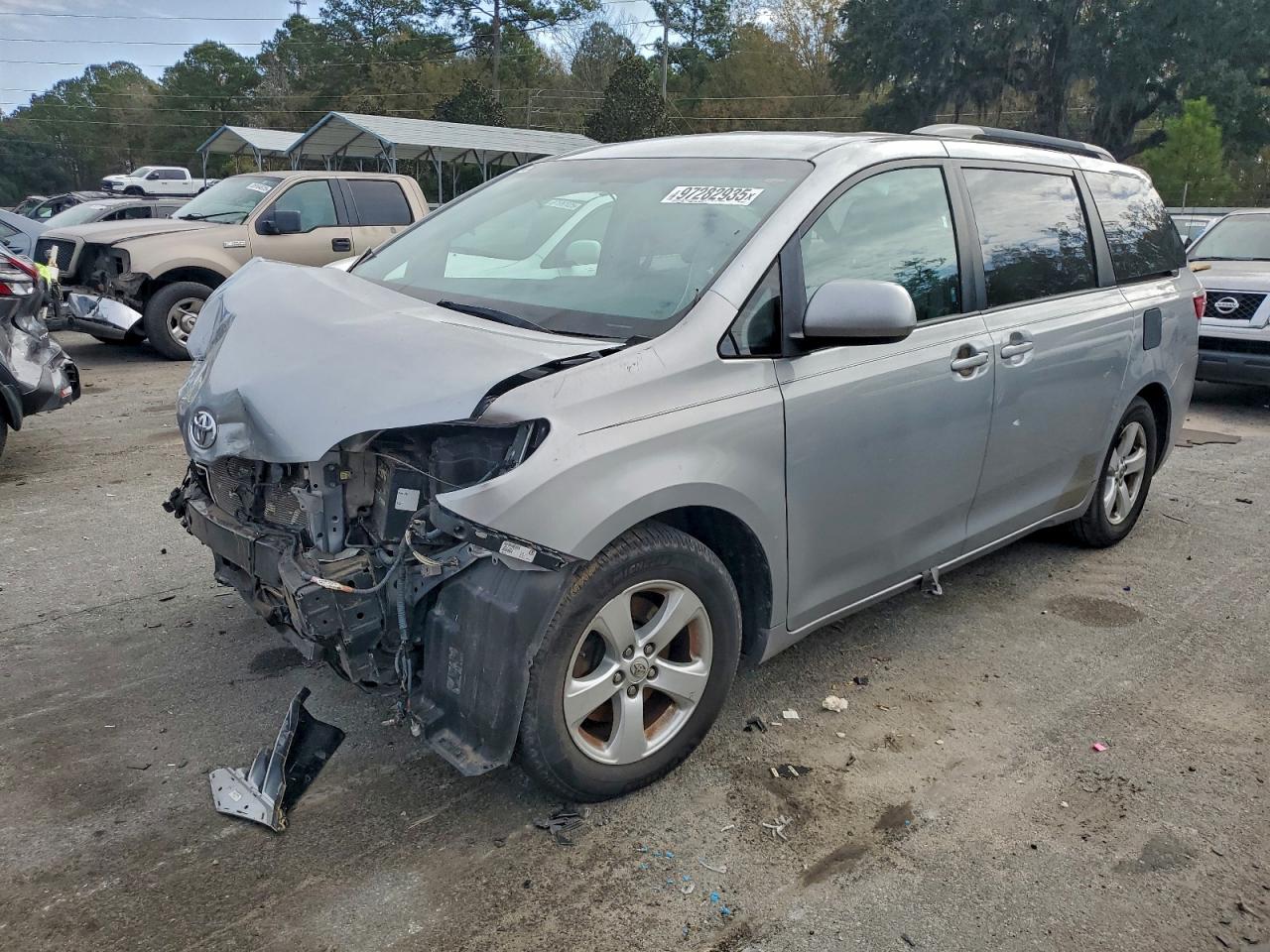 2015 TOYOTA SIENNA