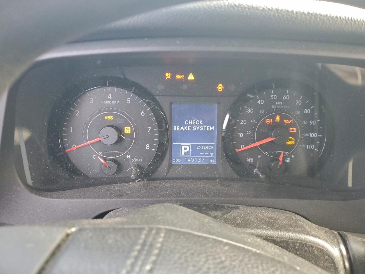 2015 TOYOTA SIENNA LE photo 25