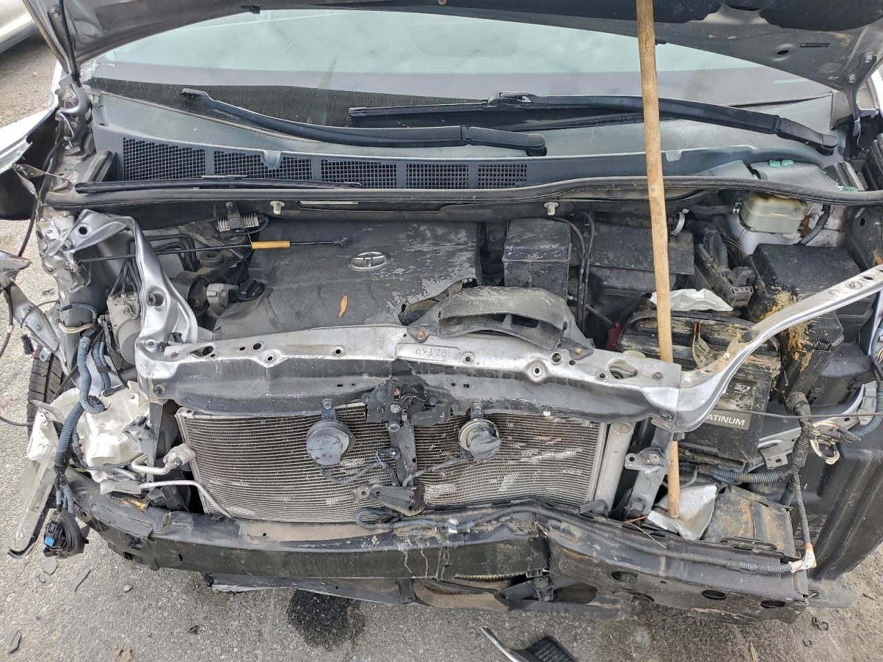 2015 TOYOTA SIENNA LE photo 34